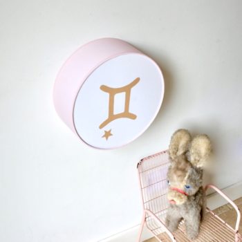 Lampe astro rose poudré signe beige