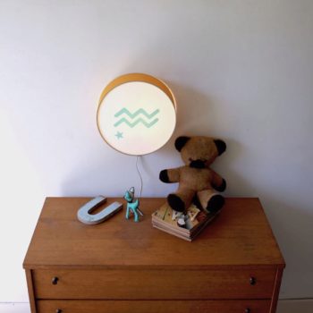 Lampe astro moutarde signe vert pâle