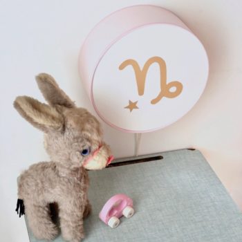 Lampe astro rose poudré signe beige