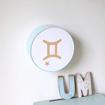 Lampe astro bleu pâle signe beige