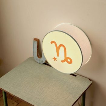 Lampe astro bleu pâle signe beige