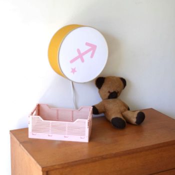 Lampe astro moutarde signe rose