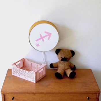 Lampe astro moutarde signe rose