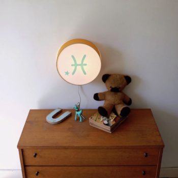 Lampe astro moutarde signe vert pâle