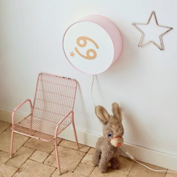 Lampe astro rose poudré signe beige