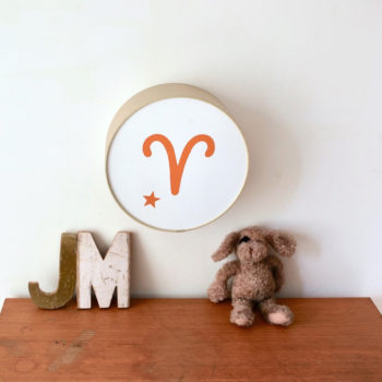 Lampe astro beige signe orange terracotta