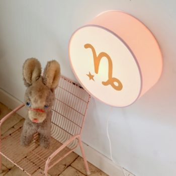 Lampe astro rose poudré signe beige