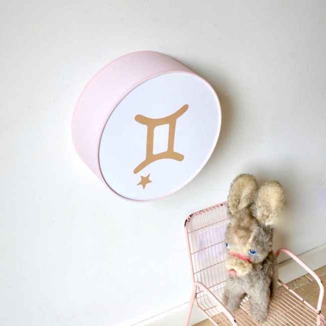 Lampe astro rose poudré signe beige