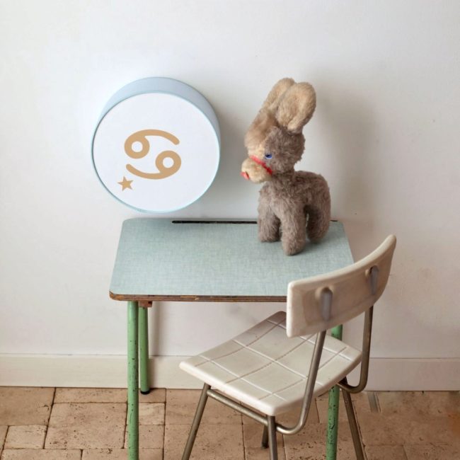 Lampe astro bleu pâle signe beige