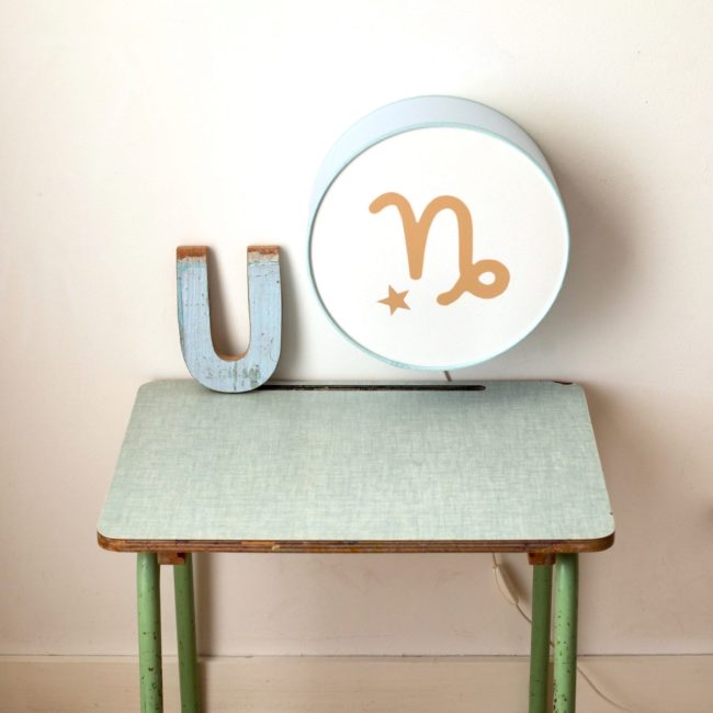 Lampe astro bleu pâle signe beige