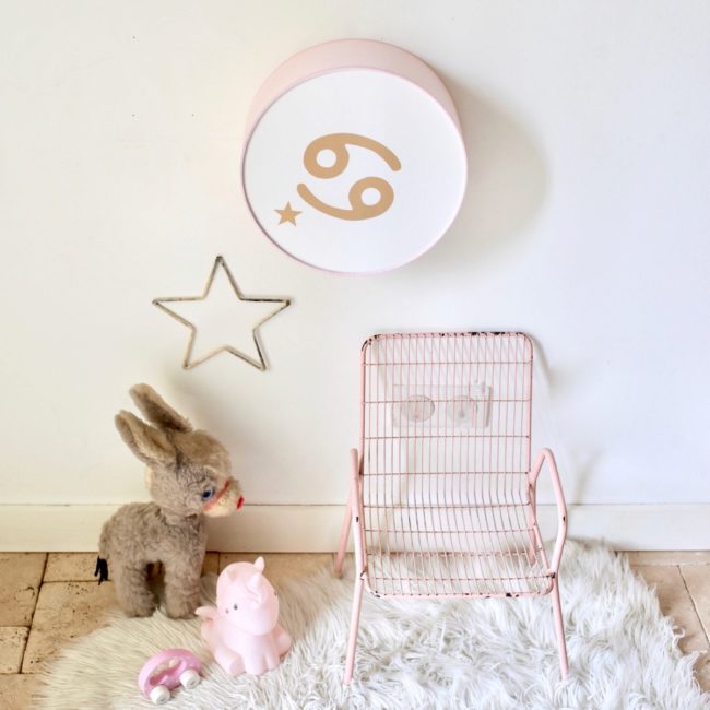 Lampe astro rose poudré signe beige