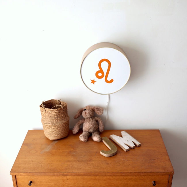 Lampe astro beige signe orange terracotta