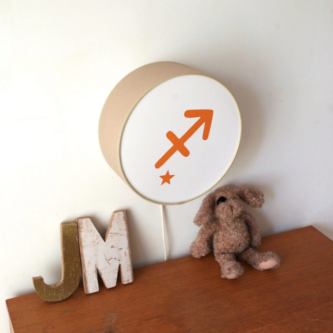 Lampe astro beige signe orange terracotta