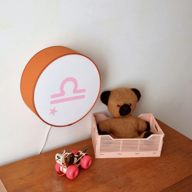 Lampe astro terracotta signe rose