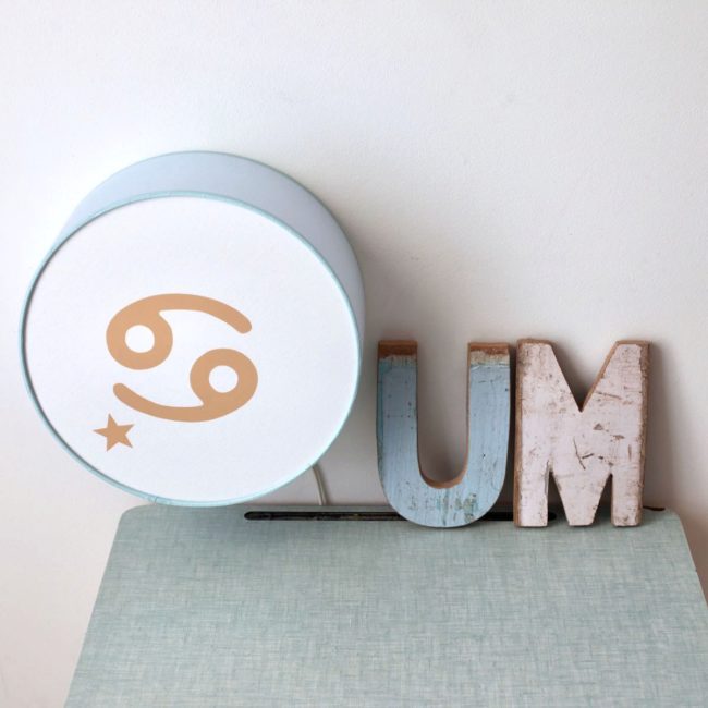 Lampe astro bleu pâle signe beige